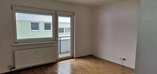 Zentrale Garconniere mit Balkon, Tiefgaragenplatz und Kellerabteil zu vermieten