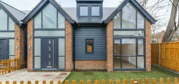 Detached house to rent in Edeleny Close, East Finchley, London N2