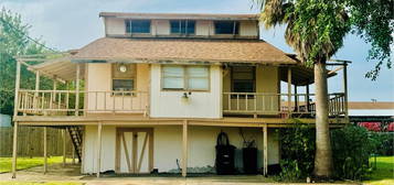 1002 22nd St, San Leon, TX 77539