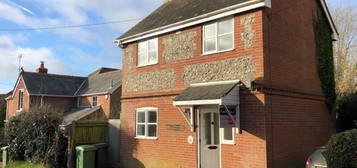 2 bedroom detached house