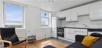 Flat to rent in All Saints Court, Prince Of Wales Drive, London SW11
