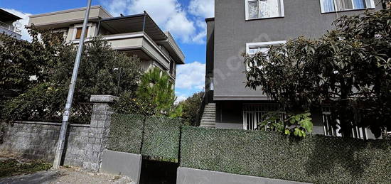 Kartal Dragos 'ta 2+1 İçi Yenilenmiş Bahçeli Kiralık Daire