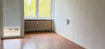 Sanierte 1 Zimmer Wohnung in zentral gelegenem Hochhaus