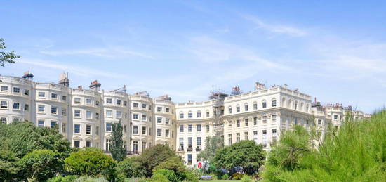 Flat to rent in Brunswick Square, Hove BN3