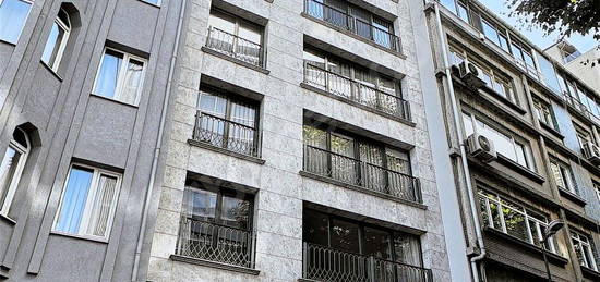 NİŞANTAŞI POYRACIK SK.300 M2 KİRALIK TRİPLEKS BAHÇELİ LOFT DAİRE