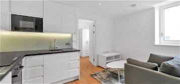 Flat to rent in Edridge Road, Croydon CR0