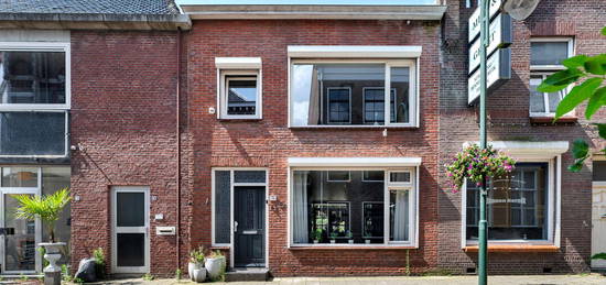 Hoogstraat 24