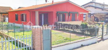 Villa bifamiliare 150 m², Centro, Pandino