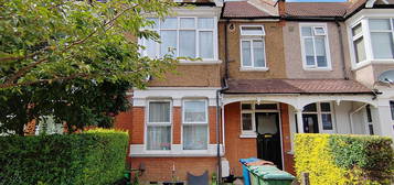 Flat to rent in Devonshire Road, Harrow HA1