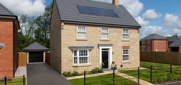 4 bed detached house for sale