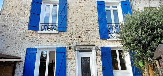 Maison de Village PECQUEUSE 3 Chambres Cour et Cave