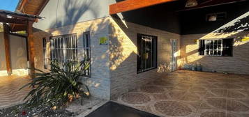 Cfa198 - Casa Con Piscina Y Quincho En Alquiler - Av. Andresito Y Santa Catalina