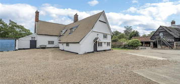 5 bedroom detached house