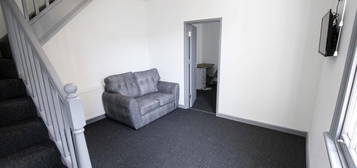 Flat to rent in Greenfield Road, Harborne, Birmingham B17