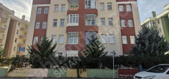 KARATAY AKABE SİTELERİN'DE GENİŞ BAKIMLI 2+1 ARAKAT DAİRE