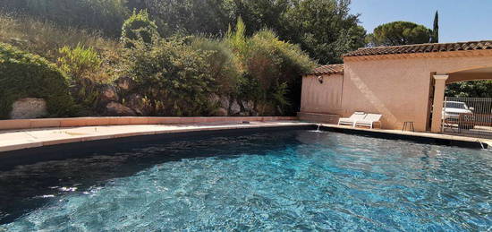 Villa, jardin piscine, 3 chambres au calme