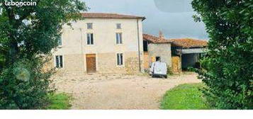 Maison de campagne 5 hectares. (Bois , prairie)