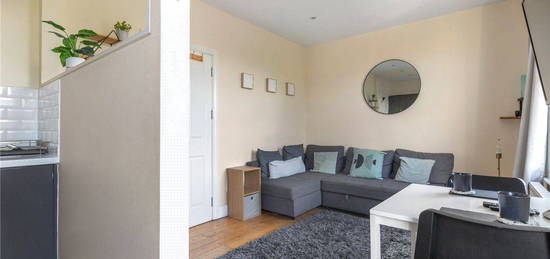 Flat to rent in Mackenzie Road, London N7