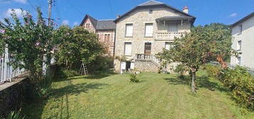 Villa T5 en pierres apparentes sur 750 m² de terrain clos