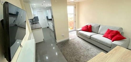 4 bedroom terraced house