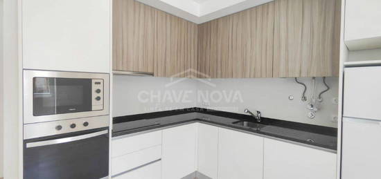 Apartamento T2, novo, no Centro de Esgueira