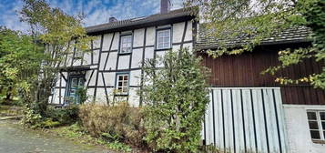 Hamm-Sieg, gepflegtes Fachwerkhaus mit schönem Grundstück und Scheune in ruhiger Lage