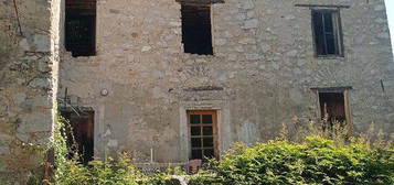 Maison en ruine situé dans un Hameau