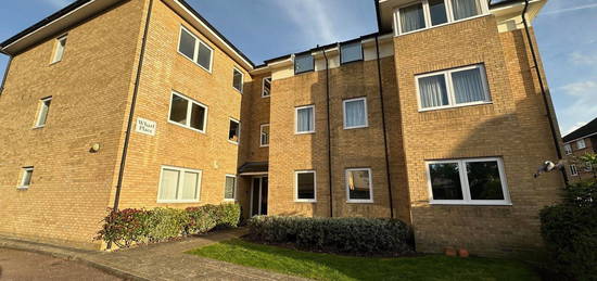 Flat to rent in Wharf Place, Bishop's Stortford CM23