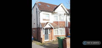 6 bedroom semi-detached house