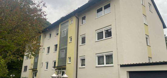 Frei!!! helle und gepflegte 4-Zimmer-Wohnung + Balkon + Garage