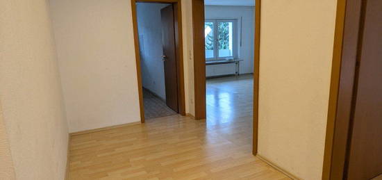 3-ZKBB, 78m², 1. OG, 900 € (Kaltmiete) in Seeheim Waldrandlage