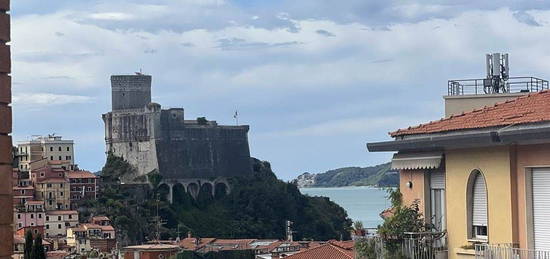 Quadrilocale in affitto a Lerici