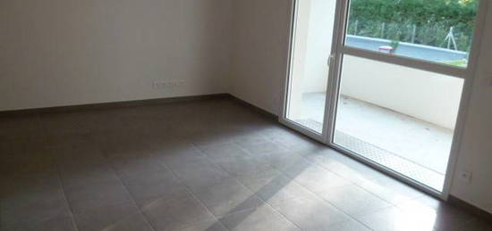 Appartement  à louer, 3 pièces, 2 chambres, 63 m²