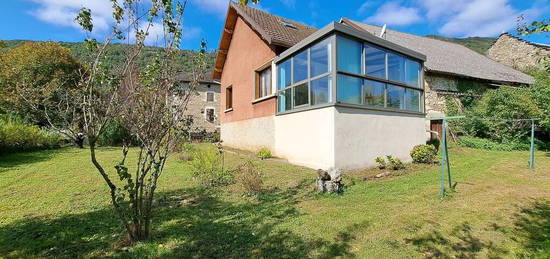 Maison de type 6 à Ambléon avec grandes dépendances et grand terrain