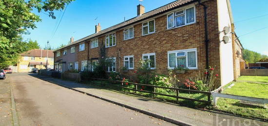 Flat for sale in Wavell Close, Cheshunt, Waltham Cross EN8