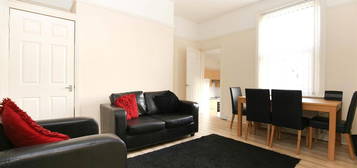 Flat to rent in Simonside Terrace, Heaton, Newcastle Upon Tyne NE6