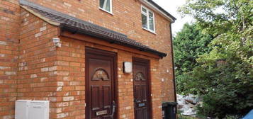 Flat to rent in Crabb Street, Rushden NN10