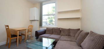 Flat to rent in Loftus Road, Shepherds Bush, London W12