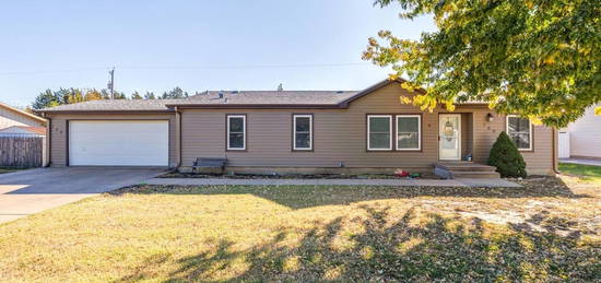 709 Huehl Cir, Salina, KS 67401