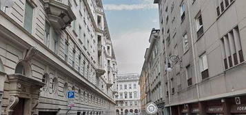 Stanza singola in Piazza Unità D'Italia, Trieste