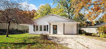 304 Hillview St, Buchanan, MI 49107