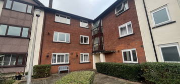 Flat to rent in Reeves Court, Eccles New Road, Salford M5