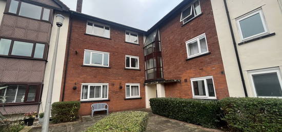 Flat to rent in Reeves Court, Eccles New Road, Salford M5