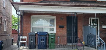 43 Bowie Ave #4, Toronto, ON M6E 2P2