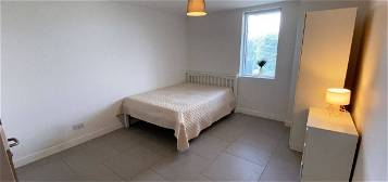 Room to rent in St. Rule Street, London SW8