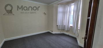 Terraced house to rent in De Vere Gardens, Ilford IG1