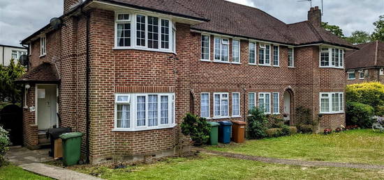 Flat to rent in Springfield Close, Stanmore HA7