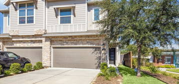 246 Garrison Dr, Houston, TX 77009