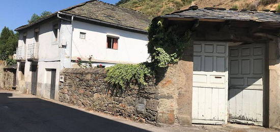 Chalet en calle La Pandietsa en Villablino