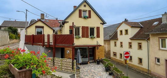 Außergewöhnlich: Interessantes Einfamilienhaus mit Laden (auch Kiosk od. Imbiss) & vielen Optionen.